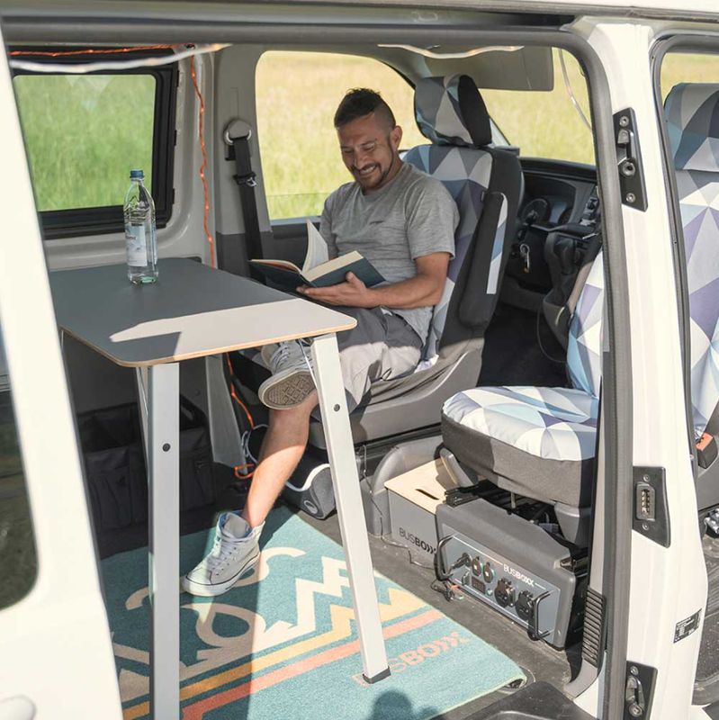Campingtisch für die Schiebetür VW Transporter T5/T6/T6.1 Campingtisch für die Schiebetür VW Transporter T5/T6/T6.1