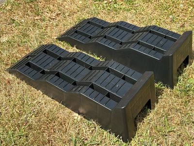 Auffahrkeile 2er-Set mit THULE-Aufbewahrungstasche - Fotomuster