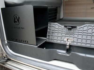 Trittstufeneinsatz inkl. Schuhregal VW T5/6/6.1 Multivan & California