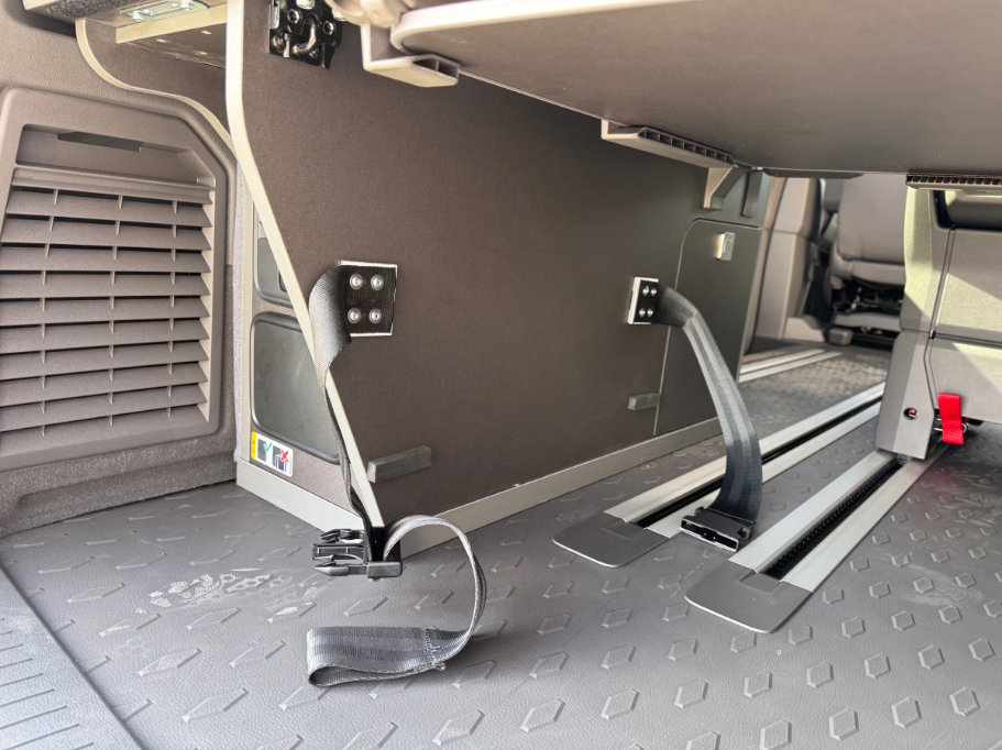Leiter VW T7 California mit Haken + Befestigung