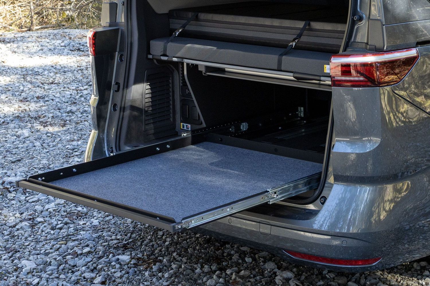 ​Heckauszug VW T7 California Beach Tour mit Einhandbedienung