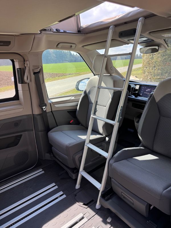 Leiter VW T7 California mit Haken Leiter VW T7 California mit Haken