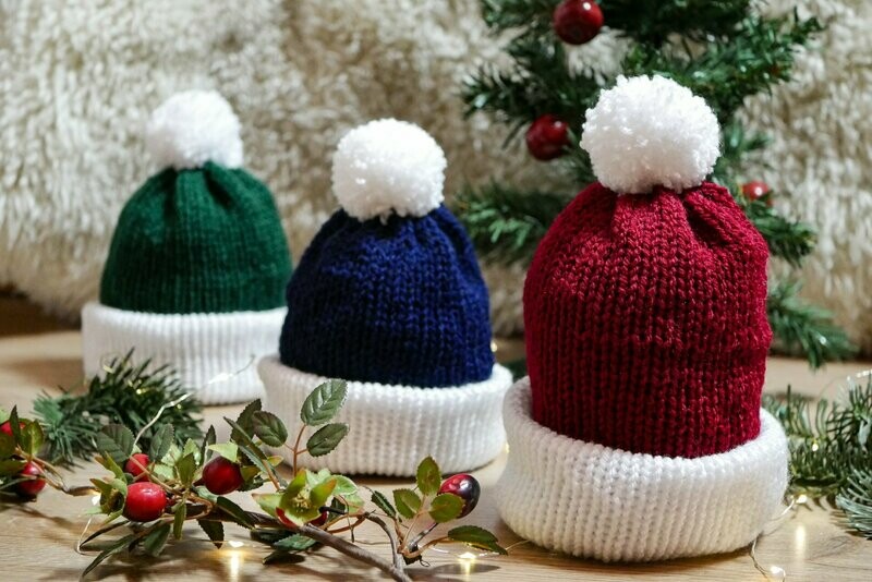 Weihnachtsmütze || Handgestrickte Pudelmütze in verschiedenen Farben mit weißem Bommel und Rand || Kopfumfang: 35-45 cm || Anfertigung auf Wunsch Weihnachtsmütze || Handgestrickte Pudelmütze in verschiedenen Farben mit weißem Bommel und Rand || Kopfumfang: 35-45 cm || Anfertigung auf Wunsch
