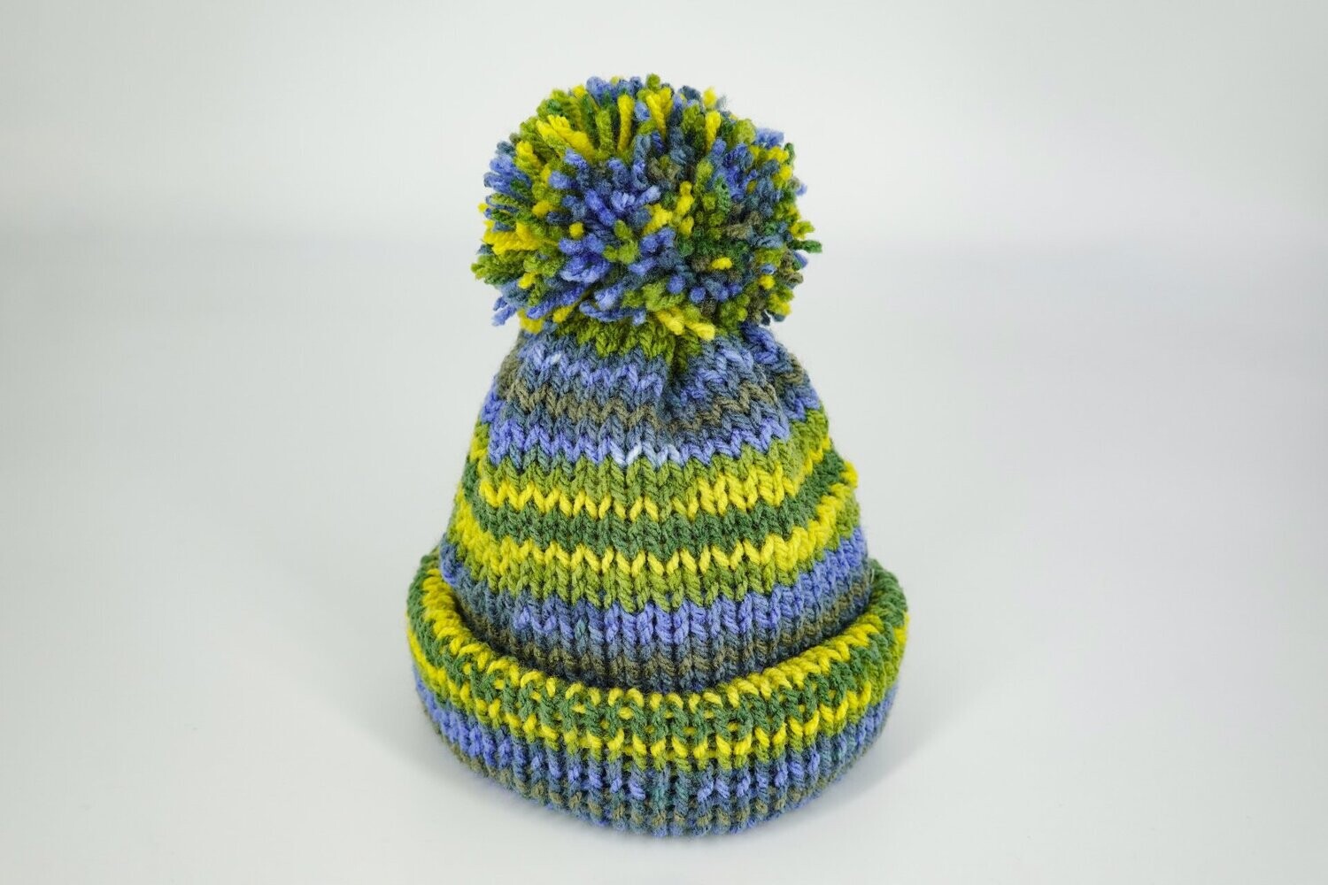 Wintermütze blau-grün gemustert || Kopfumfang: 35-45 cm