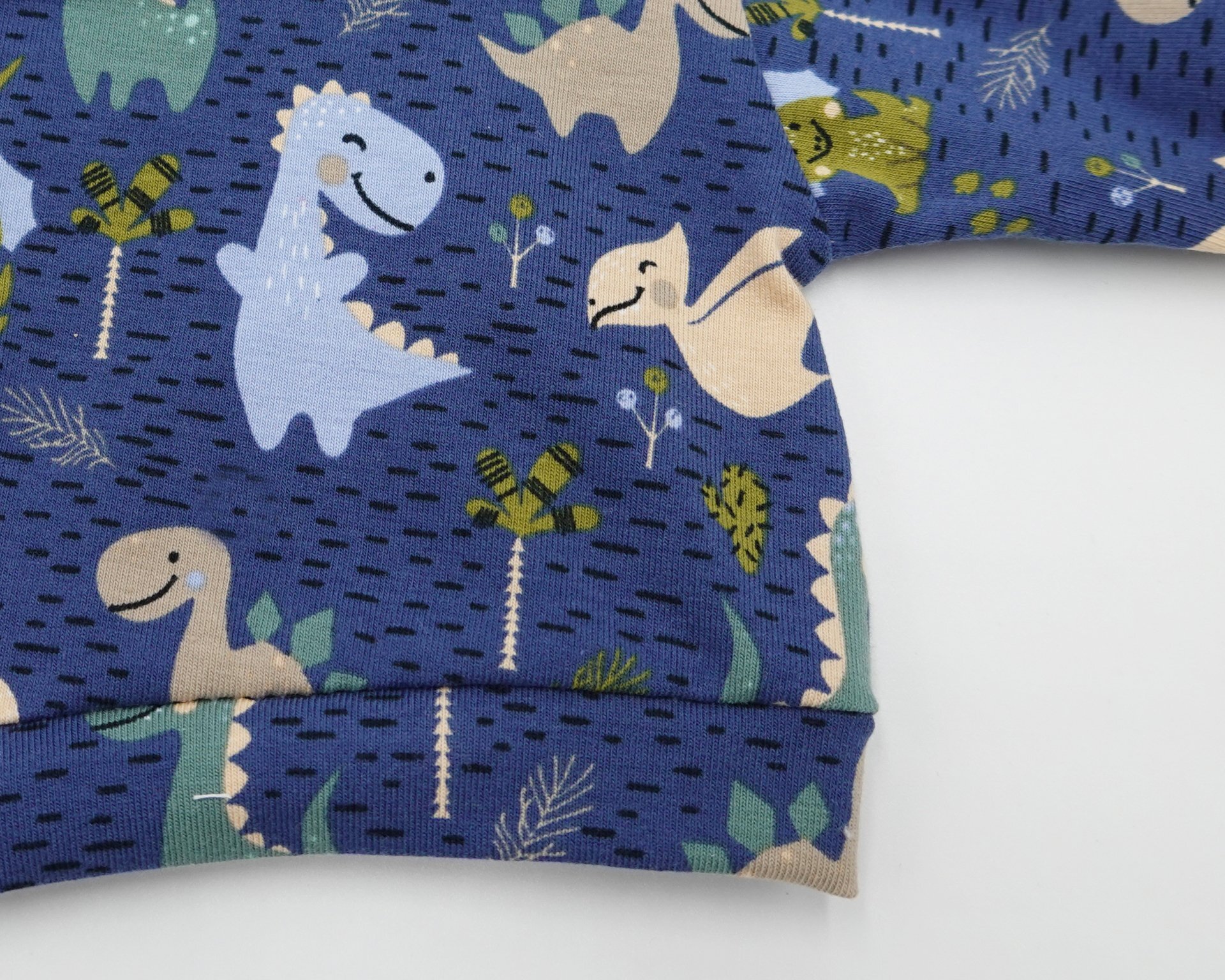Puppen Pullover || blaue Dinos || Pullover für Stoffpuppen von Elsklinger || für Puppen zwischen 45 und 50 cm
