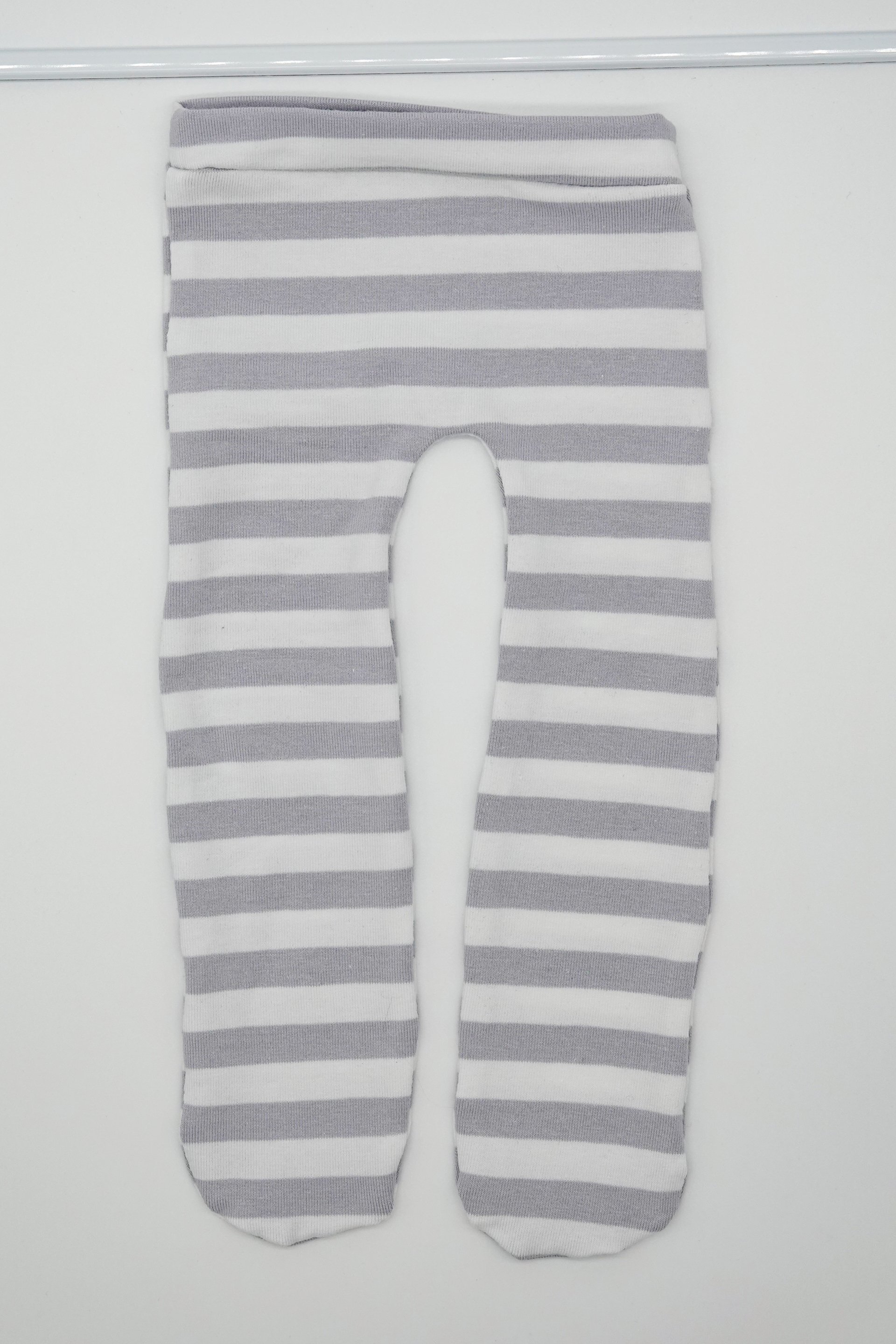 Puppenstrumpfhose || grau-weiß gestreift || Strumpfhosen für Waldorfpuppe || Für Puppen zwischen 40 und 50cm