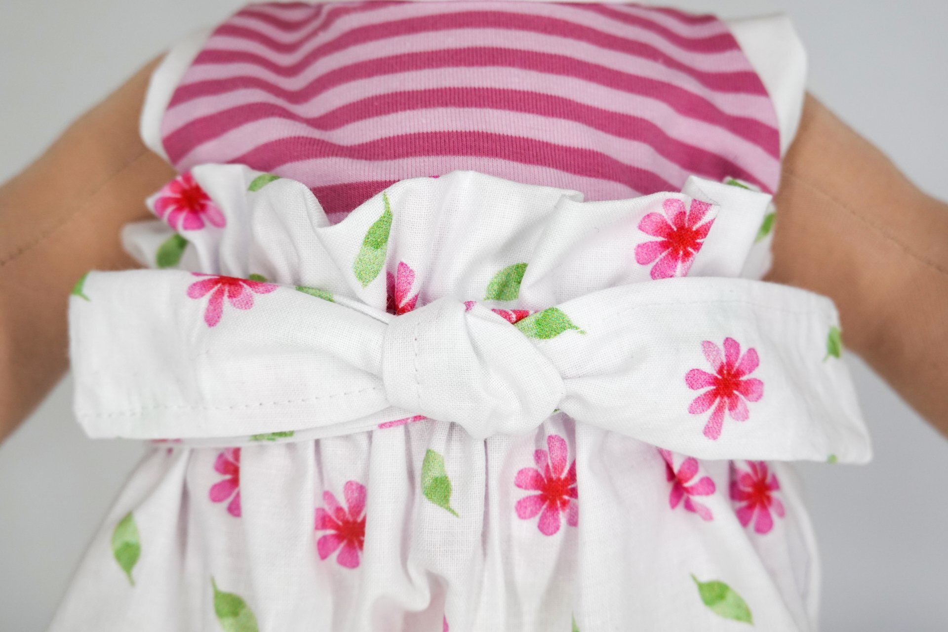 Paperbaghose || Weiß rosa Blumen || Latzhose für Puppen zwischen 40 und 50cm