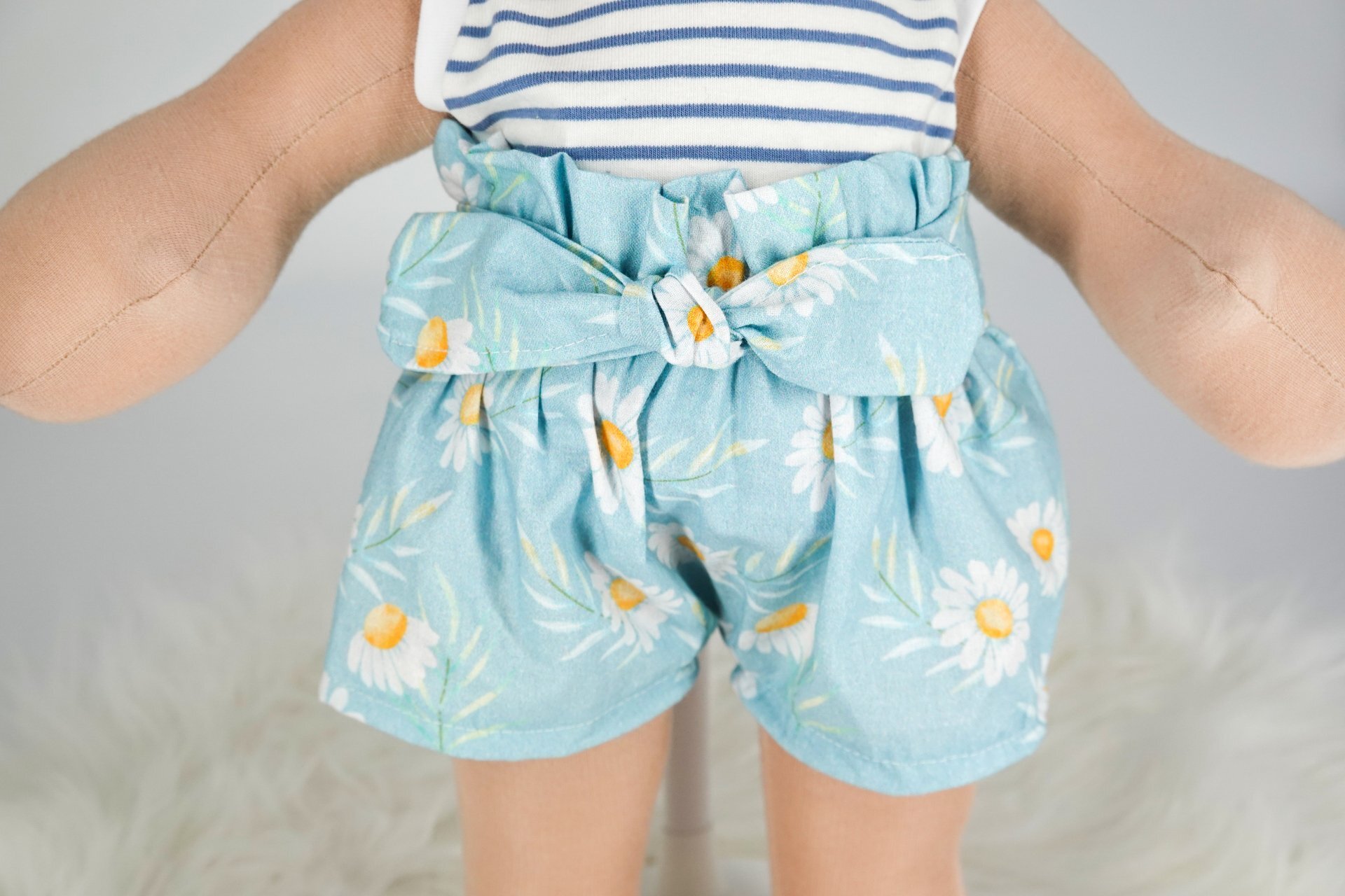 Paperbaghose || Hellblau Blumen || Latzhose für Puppen zwischen 40 und 50cm