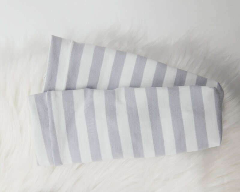 Puppensocken || grau / weiß gestreift || Socken für Waldorfpuppe || Für Puppen zwischen 40 und 50cm