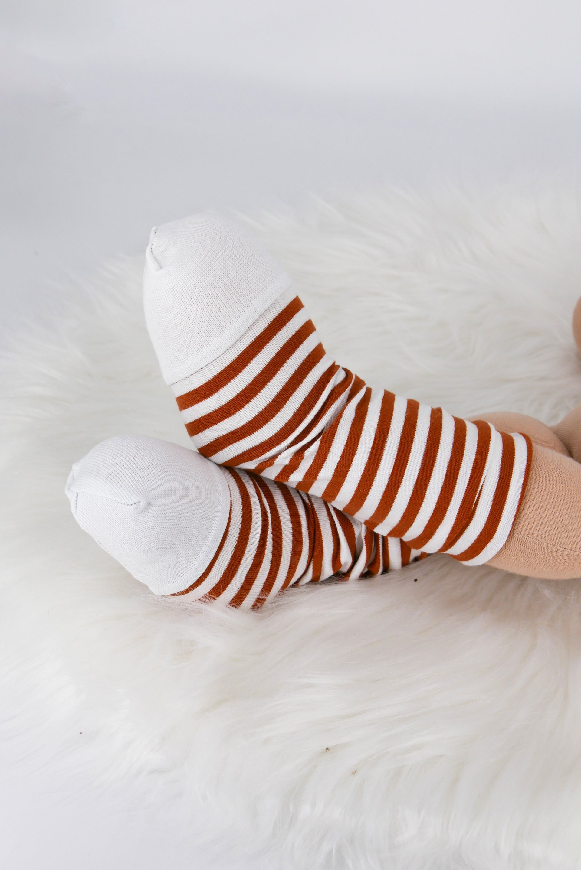 Puppensocken ||orange / rost / weiß gestreift || Socken für Waldorfpuppe || Für Puppen zwischen 40 und 50cm