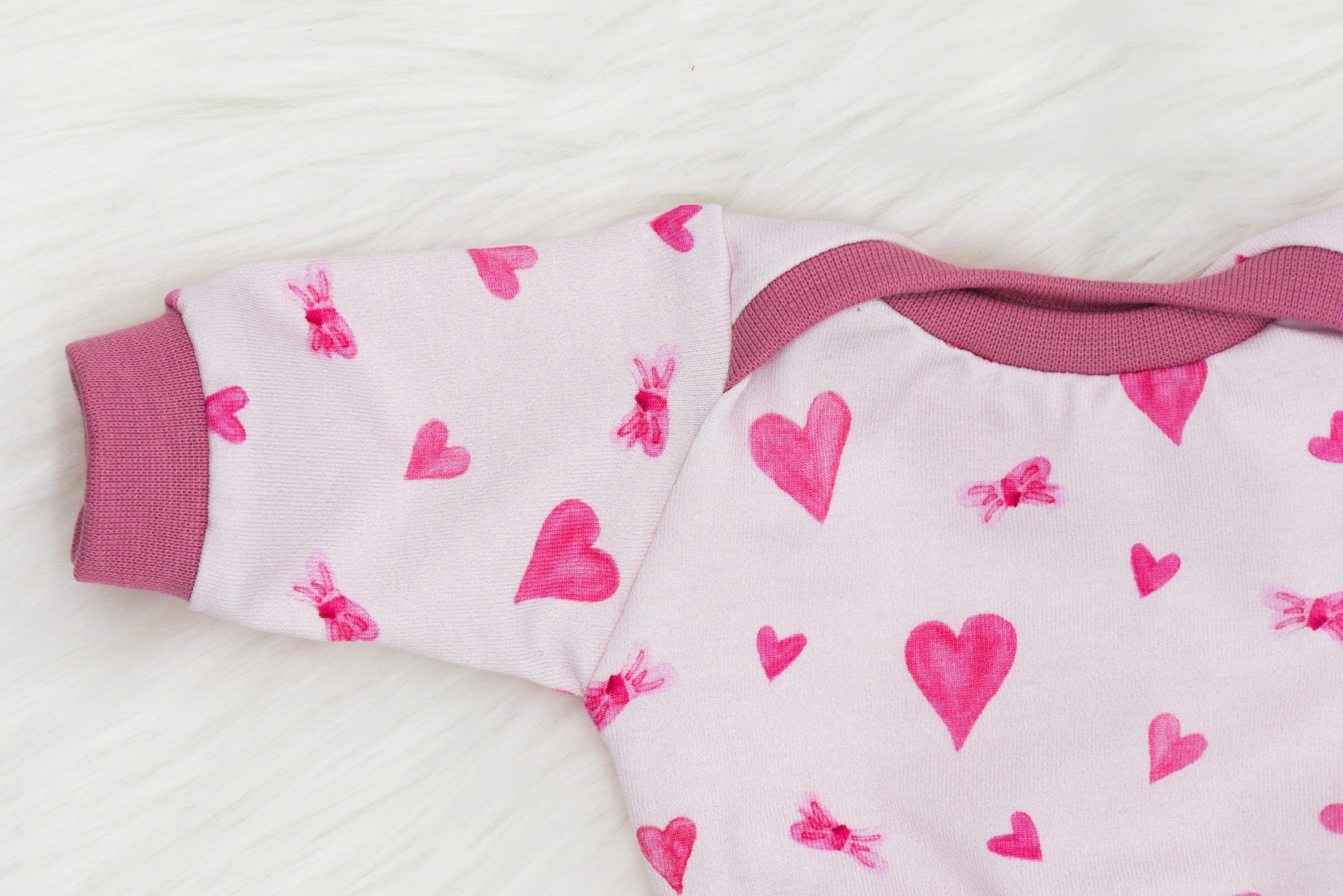 Puppen Pullover || rosa Herzen || für Puppen zwischen 45 und 50 cm