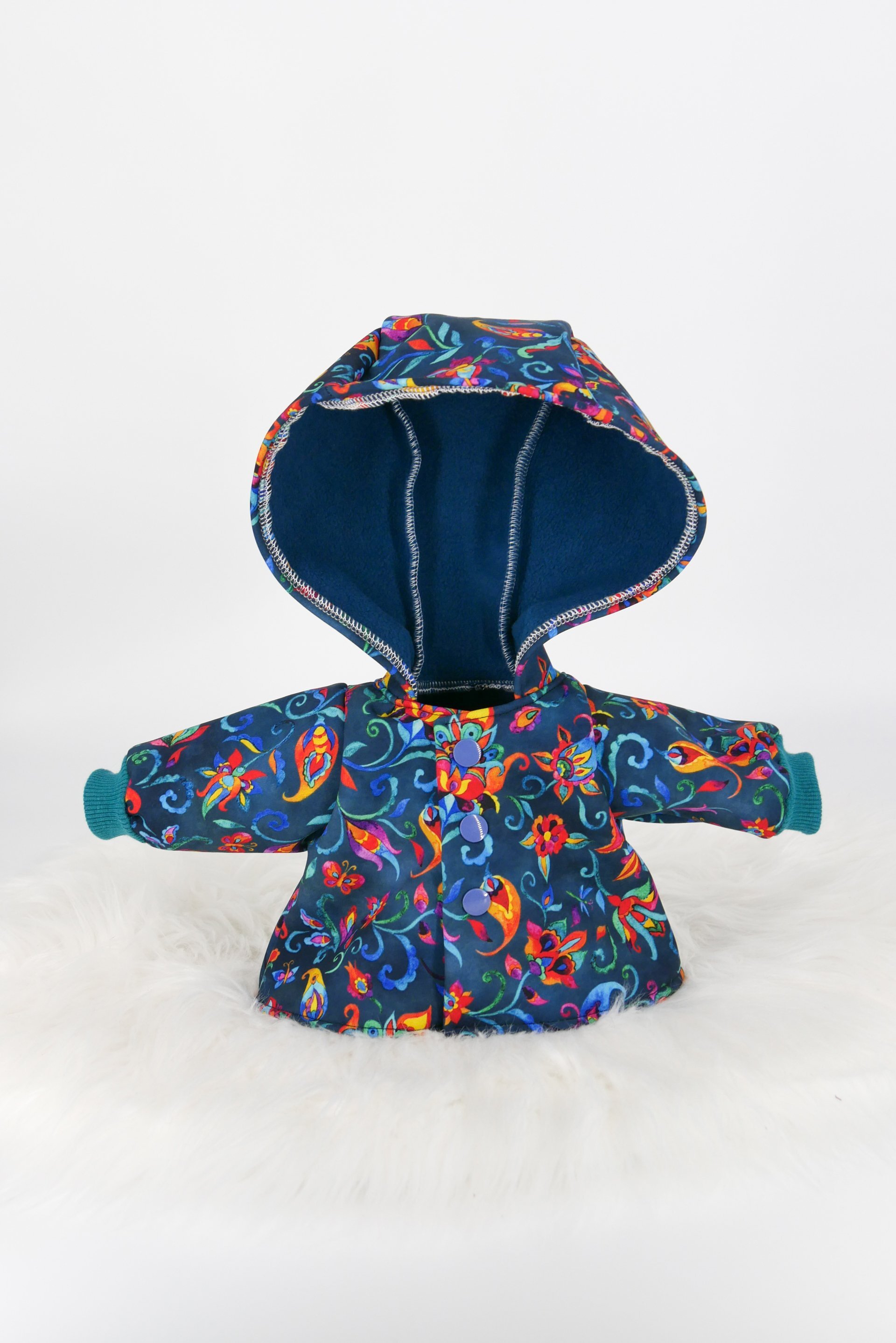 Puppen Softshell Jacke mit Kapuze || Regenbogenmuster || für Puppen zwischen 40 und 50 cm