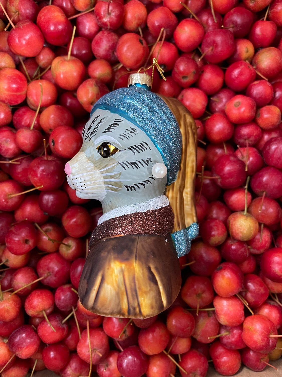 Cat with the Pearl