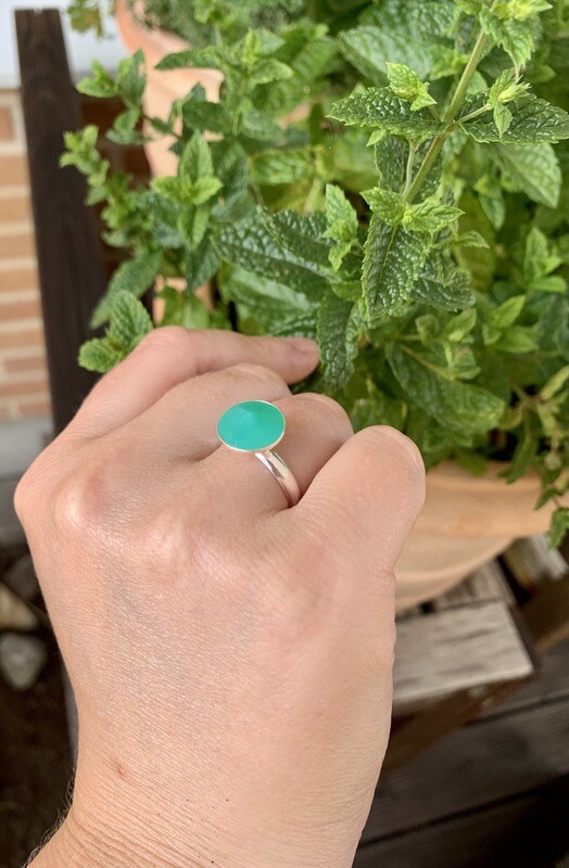 Silverring med grön chalcedony