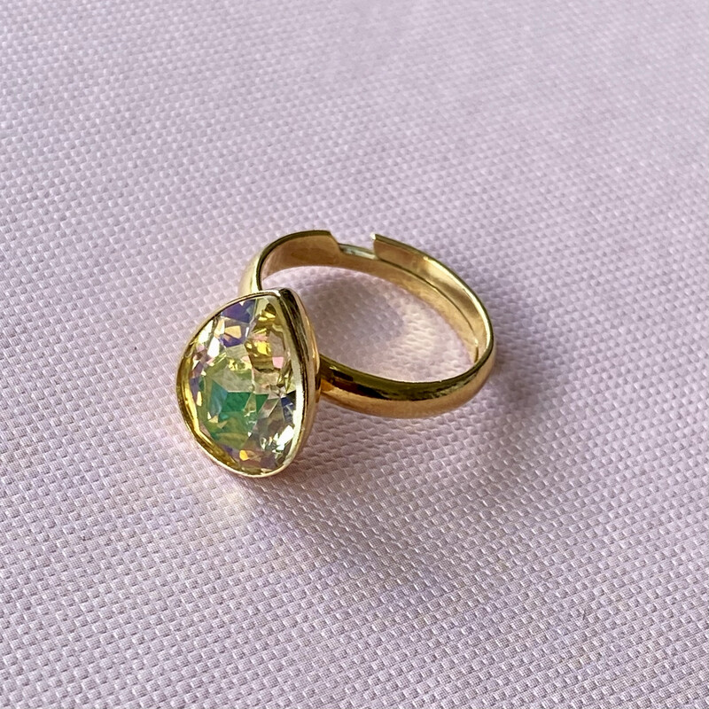 Guldpläterad ring med Swarovski kristall