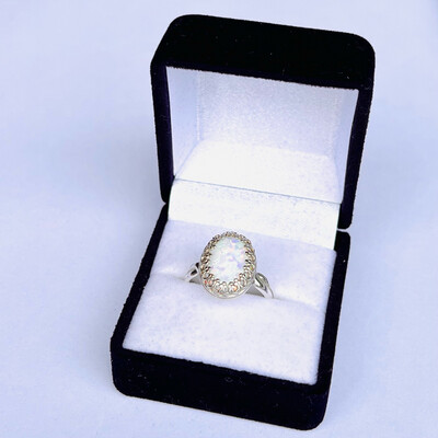 Silverring med vit opal
