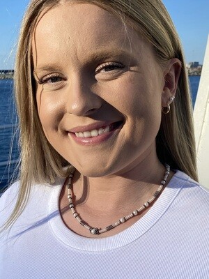 Halsband med sötvattenspärlor och Balisilver