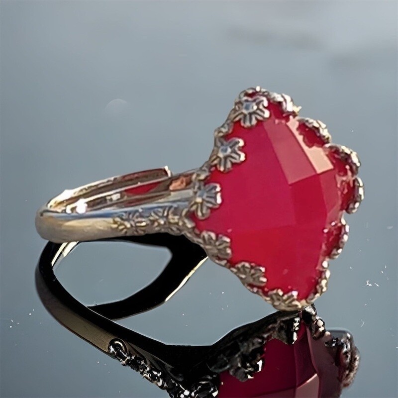 Silverring med röd jade
