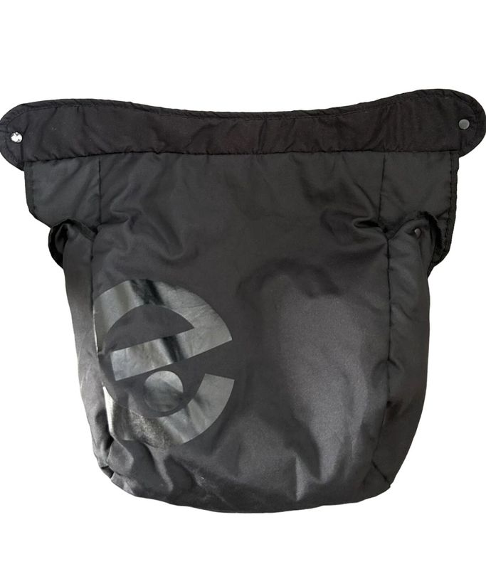 BabyStyle Oyster & Oyster Max Lightweight Footmuff in Black