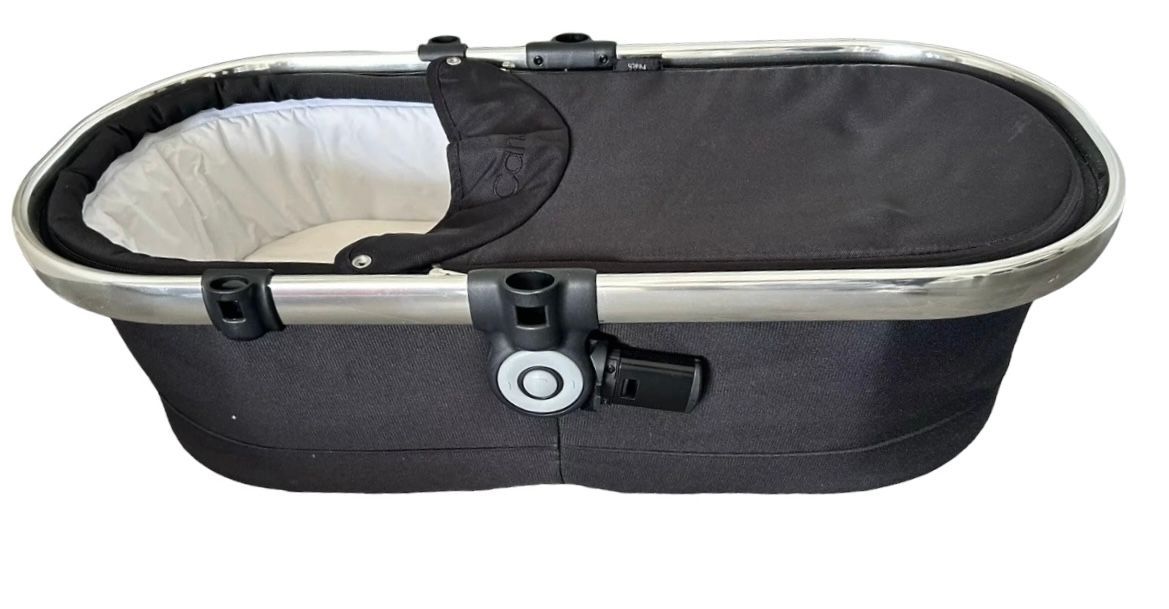 ​​iCandy Peach 2016 Carrycot in Black Magic2