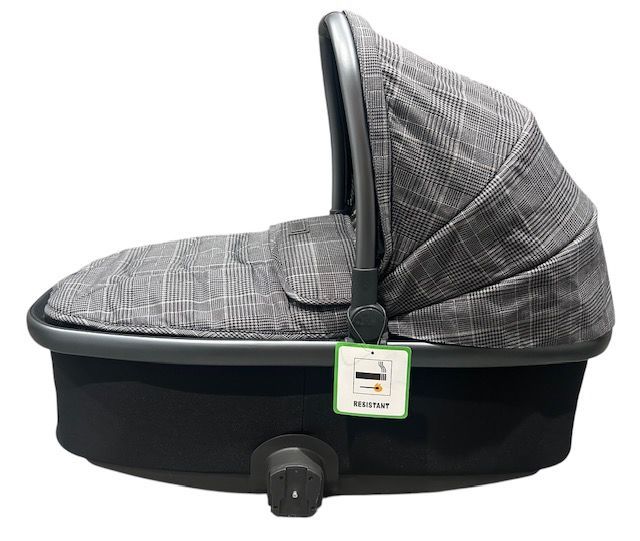 BabyStyle Oyster 3 Carrycot in Manhattan
