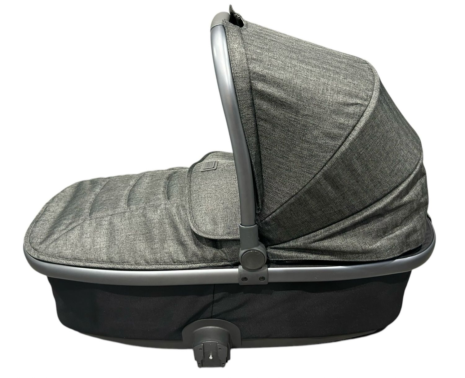 BabyStyle Oyster 3 Carrycot In Dark Grey