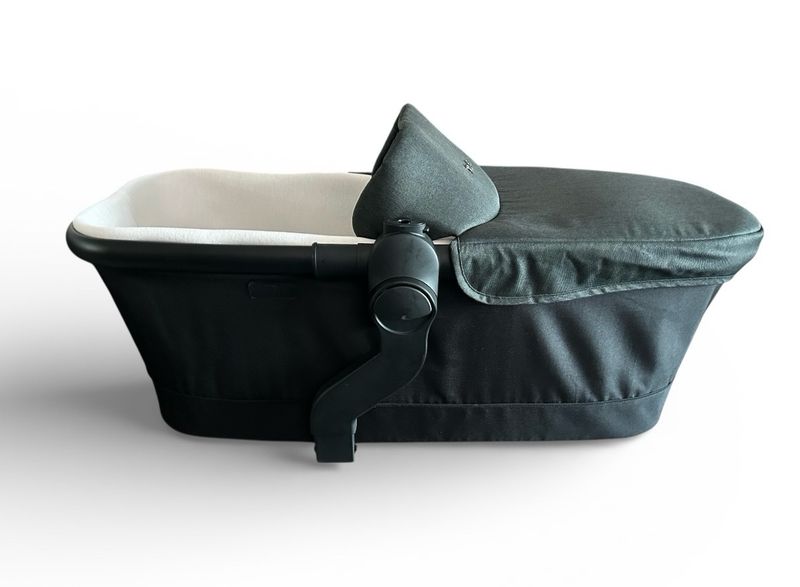 Silver Cross Coast Carrycot & Apron - Flint