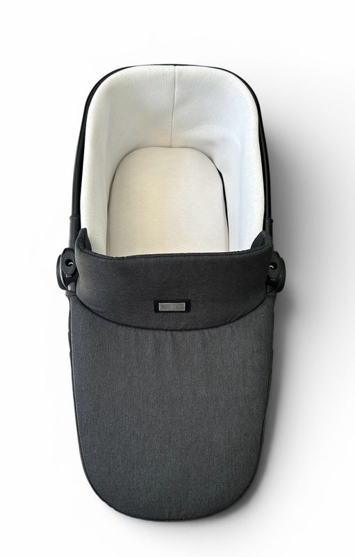 Silver Cross Coast Carrycot & Apron - Flint