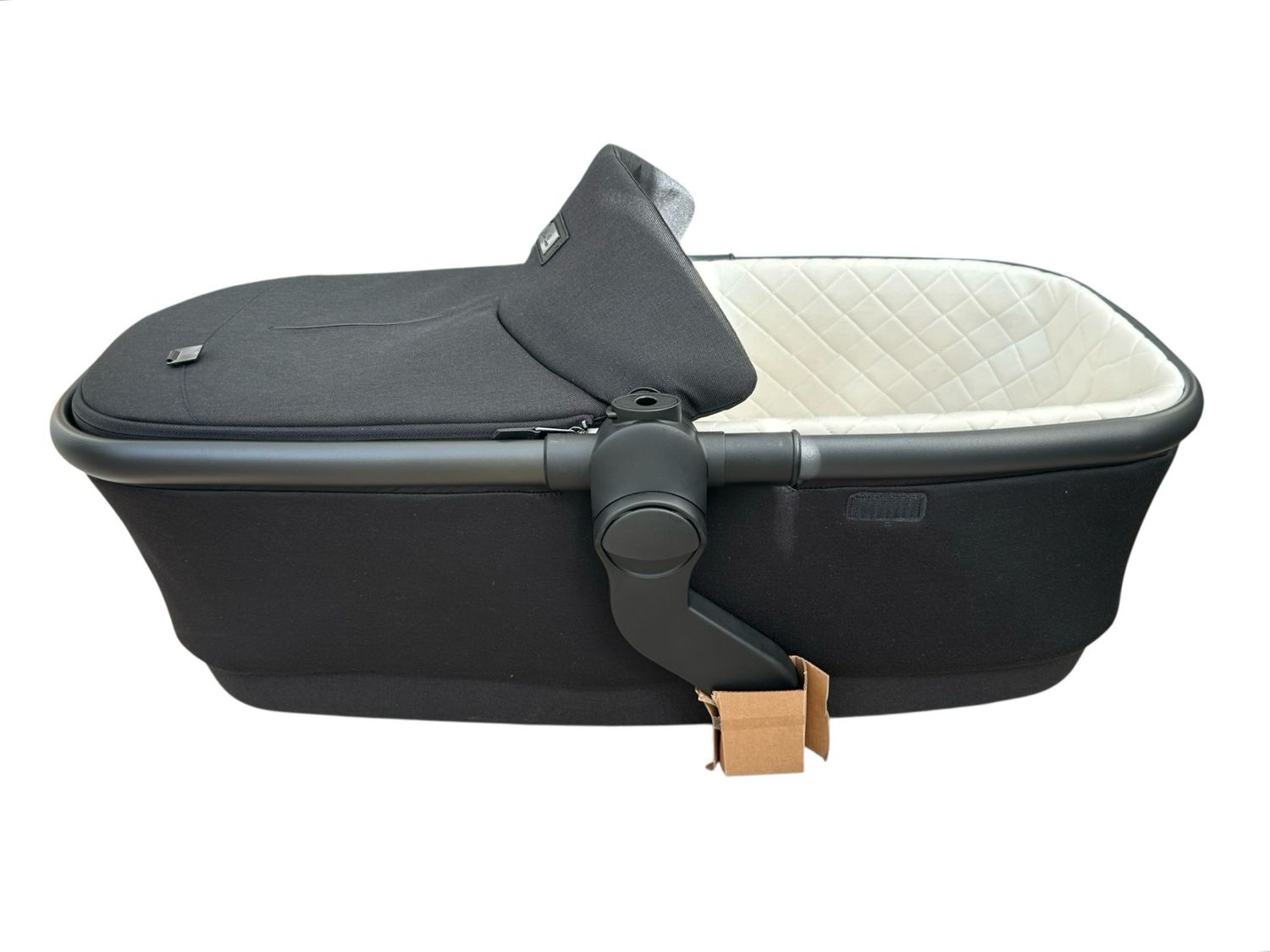 Silver Cross Carrycot With Apron - Onyx NEW
