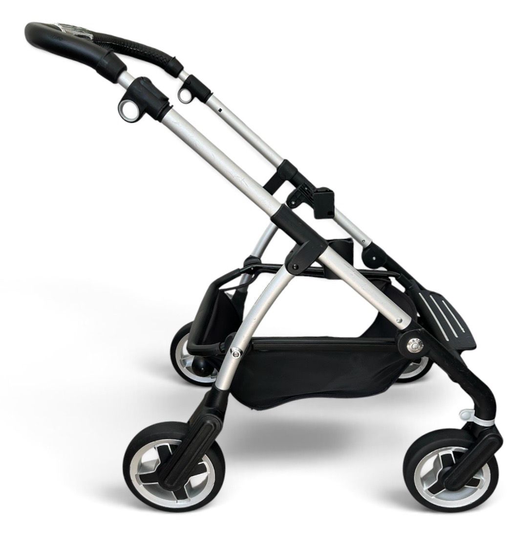 Silver Cross Wayfarer Chassis - Frosted/Black Silver Cross Wayfarer Chassis - Frosted/Black