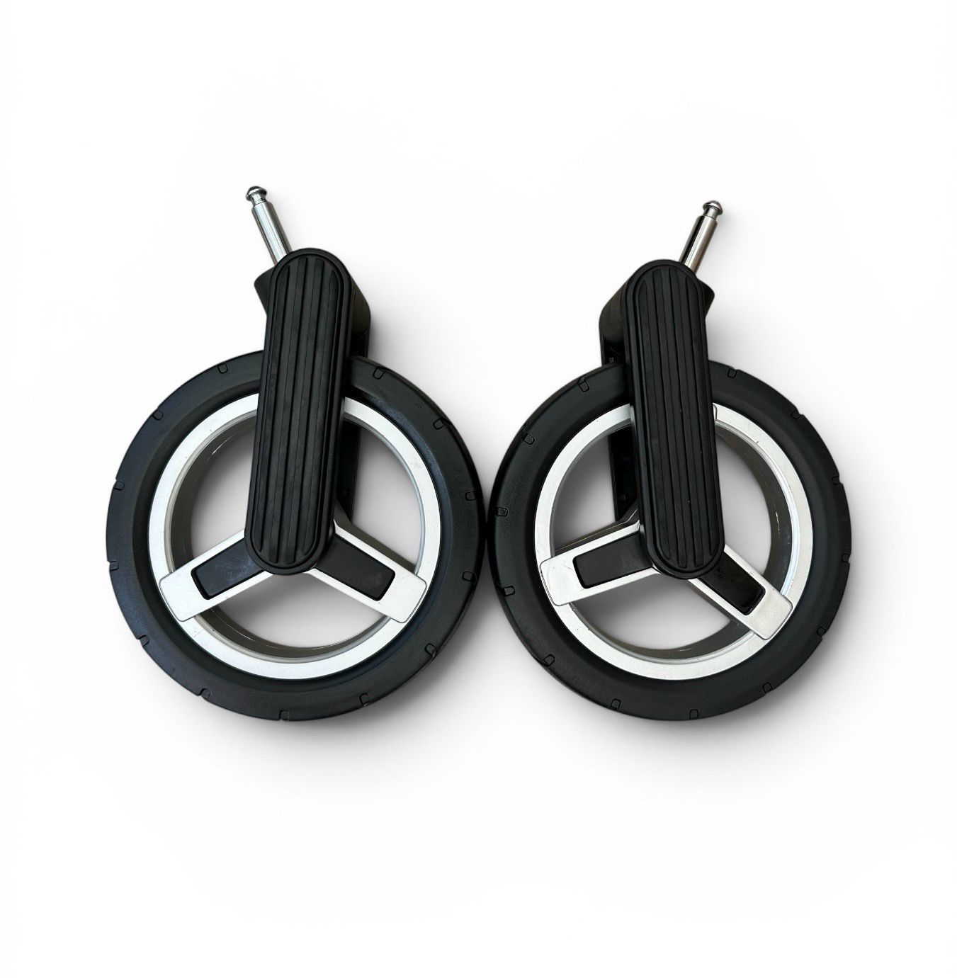 Silver Cross Pioneer Front Wheels X2 001