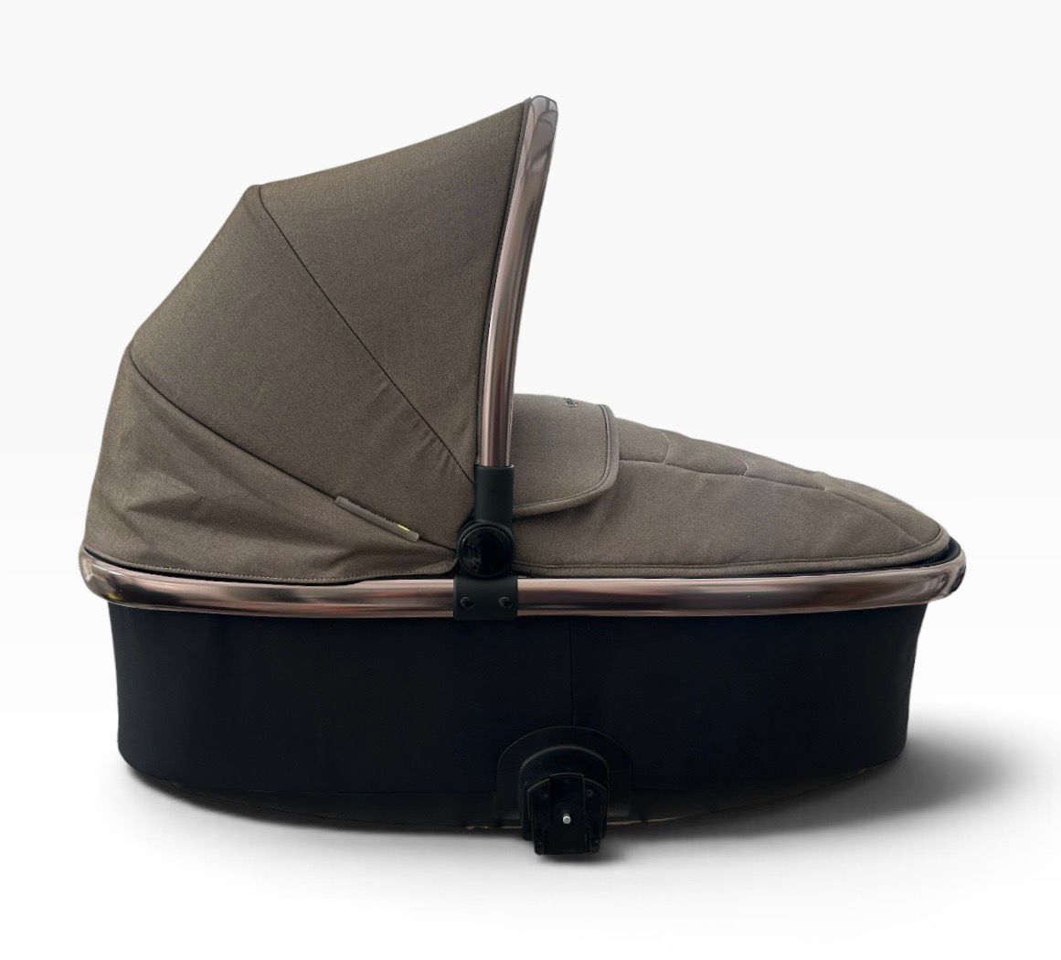 BabyStyle Oyster 3 Carrycot In Mink BabyStyle Oyster 3 Carrycot In Mink