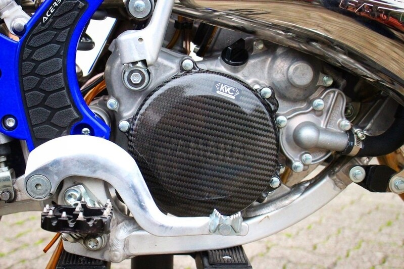 COVER CARTERINO FRIZIONE YZ 125 FANTIC XE/XX 125 2005-2025 IN CARBONIO