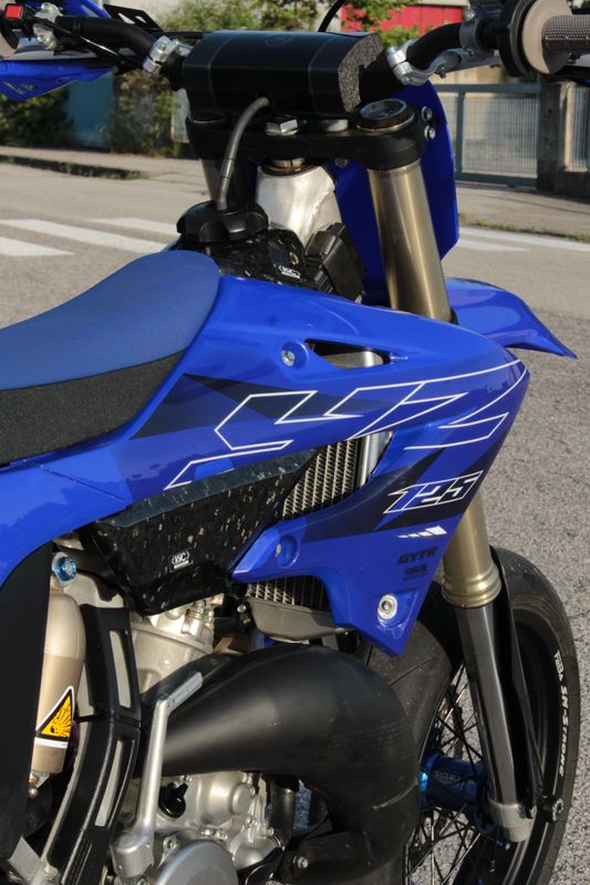 COPRISERBATOIO YZ 125/250 2022/25 IN CARBONIO