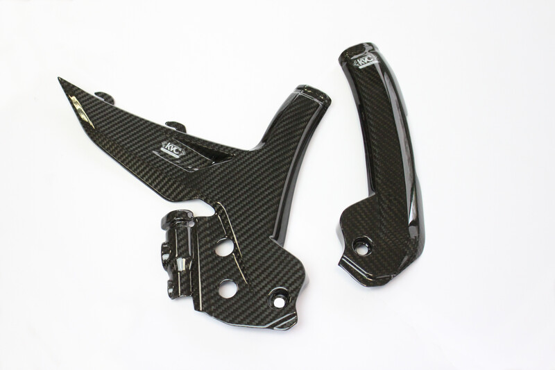 PROTEZIONE TELAIO KTM 2023/26 125/500 IN CARBONIO