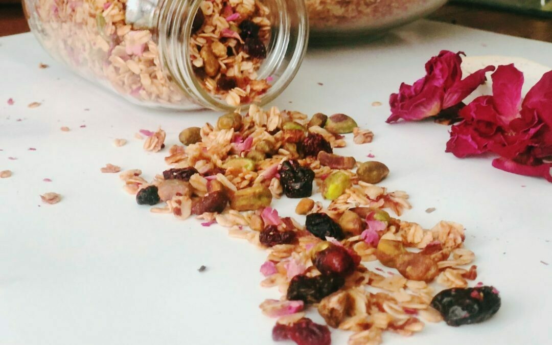 Rose Granola Mix ( Rose, Oats, Nuts, Seeds, Berries )