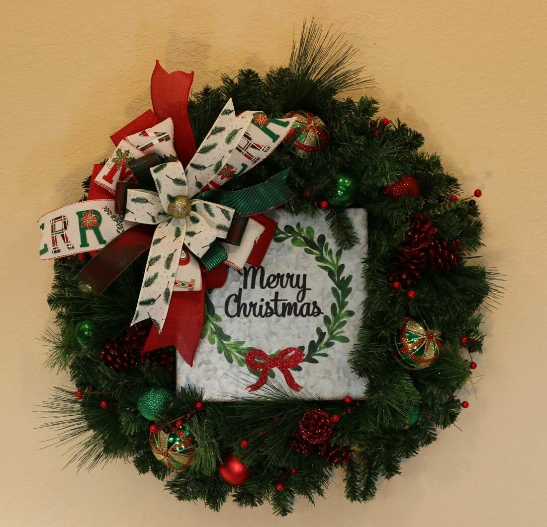 Green Pine Wreath Lite