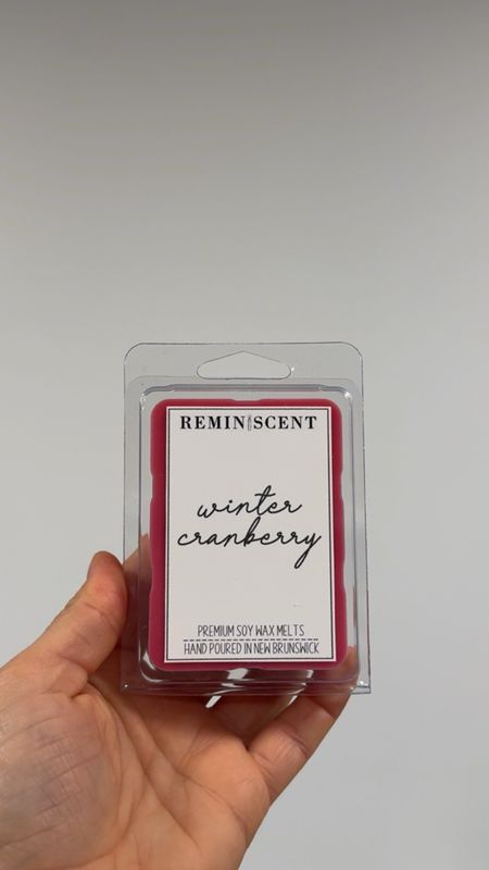 Winter Cranberry Clamshell Winter Cranberry Clamshell