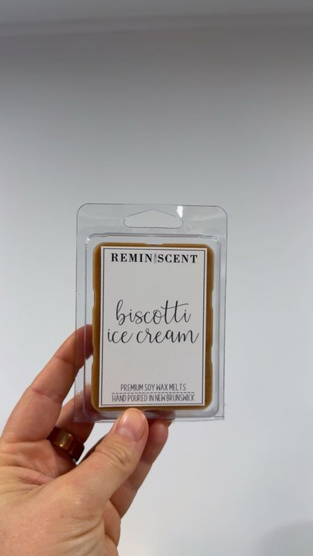 Biscotti Ice Cream Clamshell
