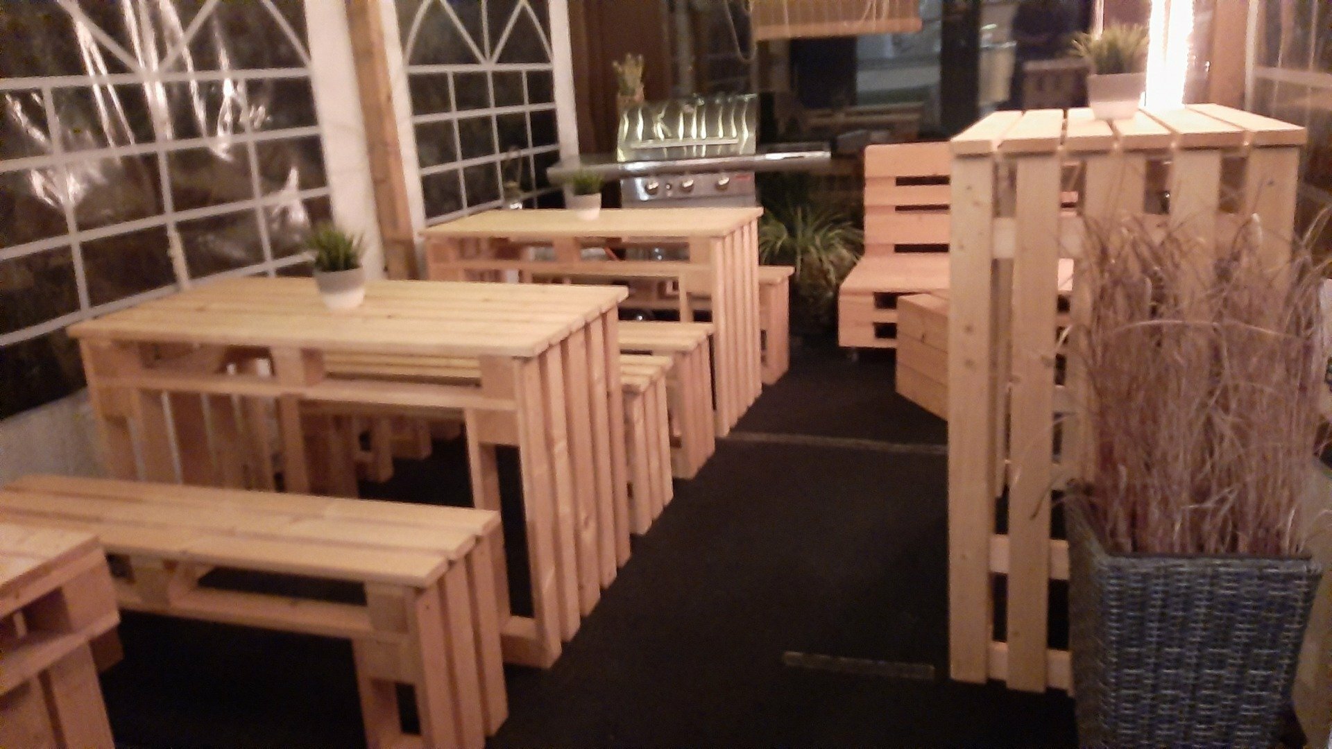 Festzeltgarnitur in Paletten-Optik