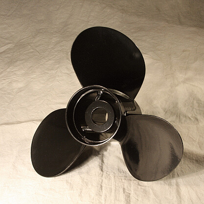 Evinrude/Johnson E Class 150 - 300 HP 4.75 Evinrude/Johnson E Class 150 - 300 HP 4.75" Gearcase PowerTech Prop Aluminum 3 Blade RH AD-AE-UN 14.25 x 21.00 Requires a HUB Kit KT-XHS200