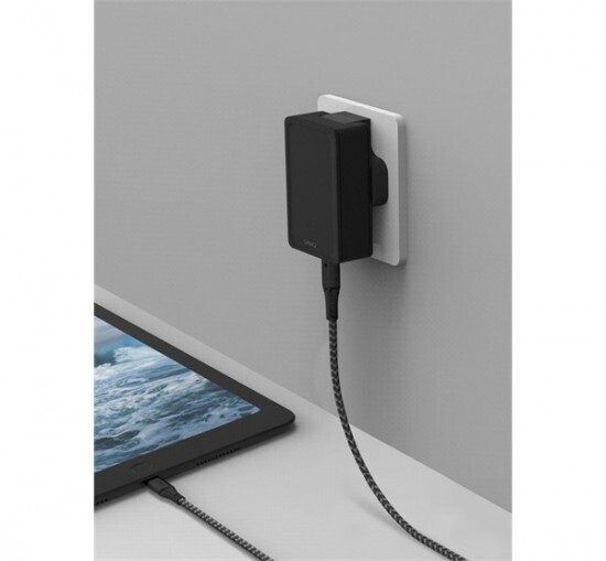 Uniq Versa Slim Type-C 18W Mobiltelefon töltő