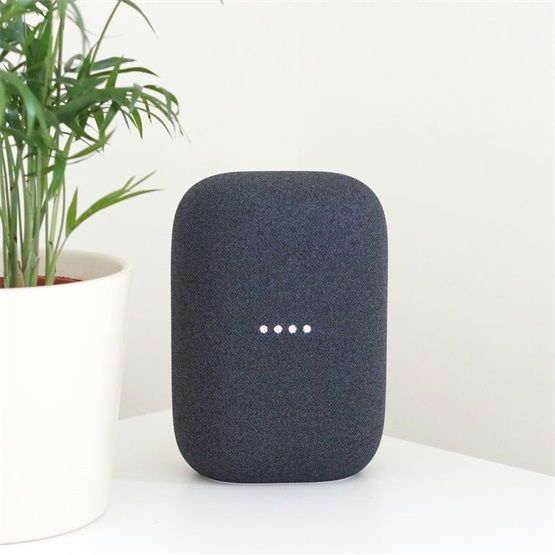 Google Nest Audio fekete okos hangszóró