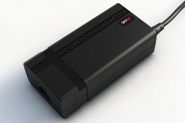 SkyRC 15V / 4A hálózati adapter