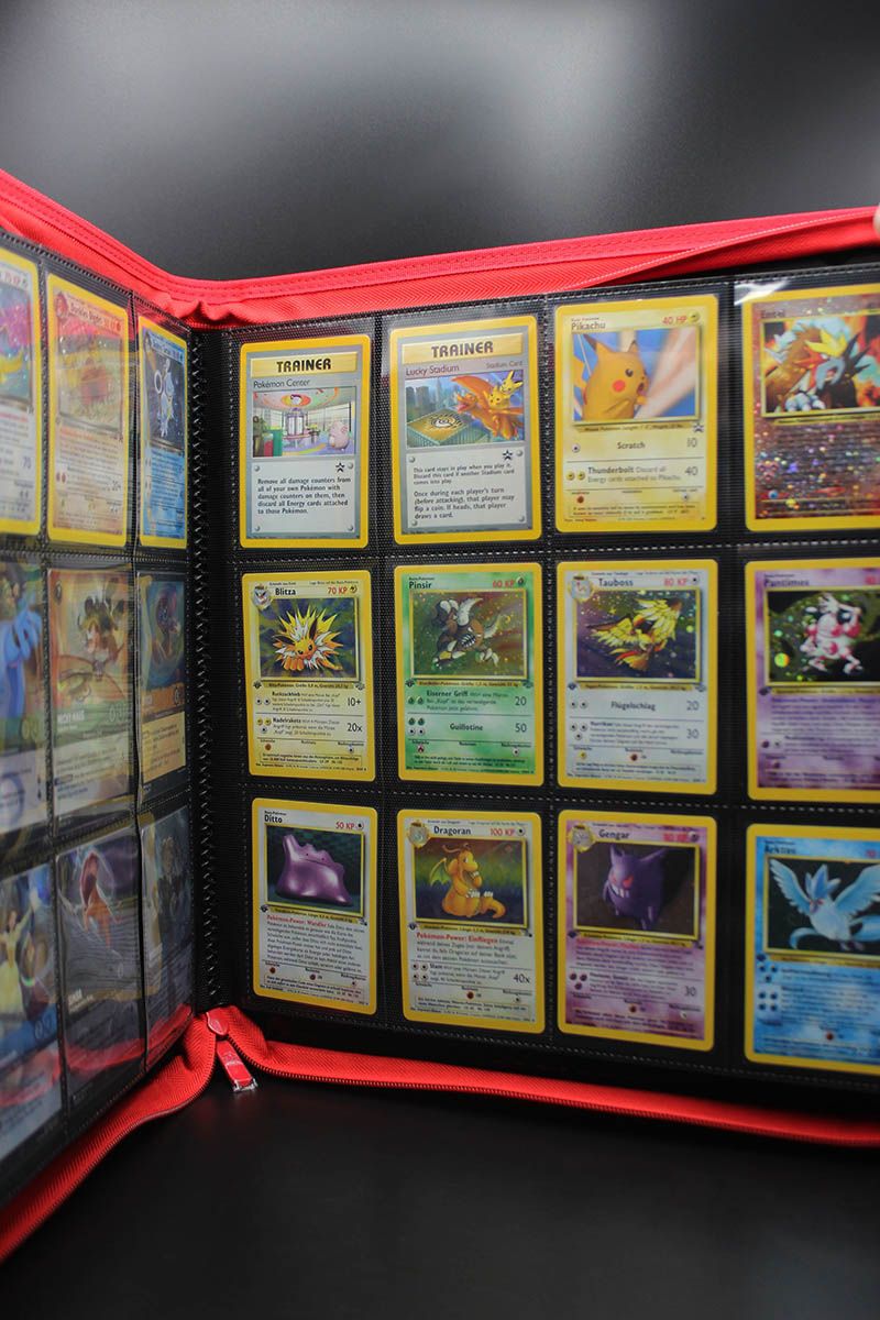 Ultra Pro - 12 Pocket Zip Binder - Glurak