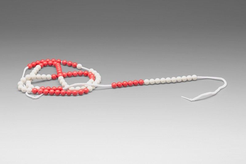 Filo con 100 perline aritmetiche rosso/bianche