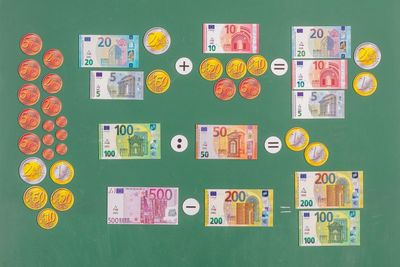 Euro banconote e monete per lavagna magnetica