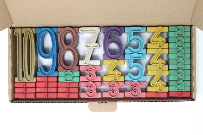 Set numeri impilabili (34 pezzi) nei colori Montessori