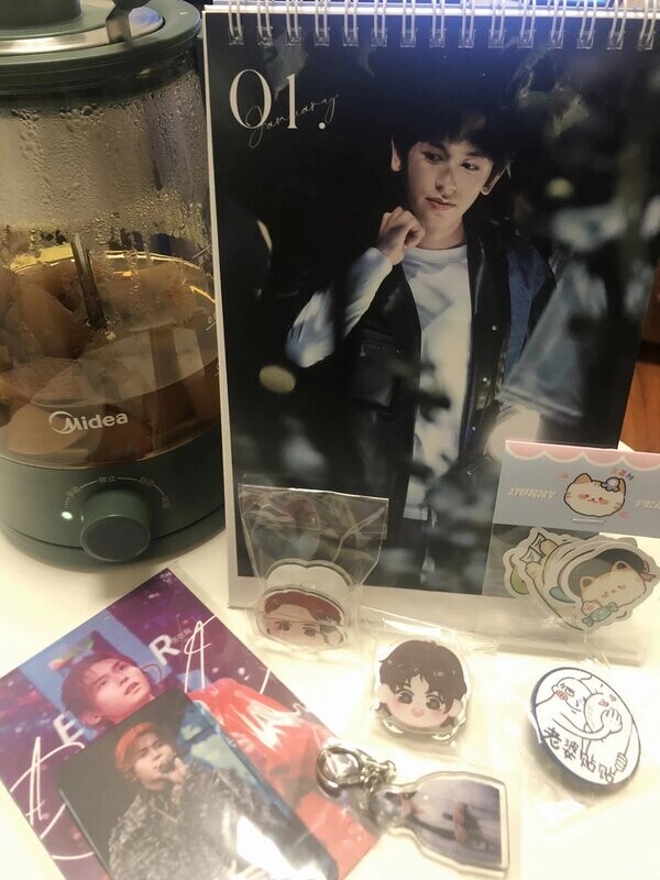 [IS] Zhang Zhehan 2022 Calendar Set &lt;等风来&gt;