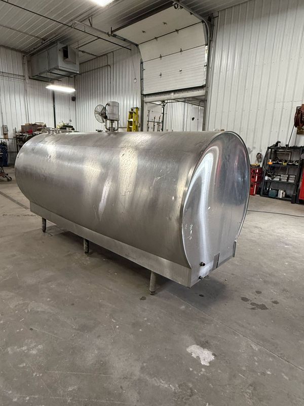 Used 800 Gallon Tank - # 3903